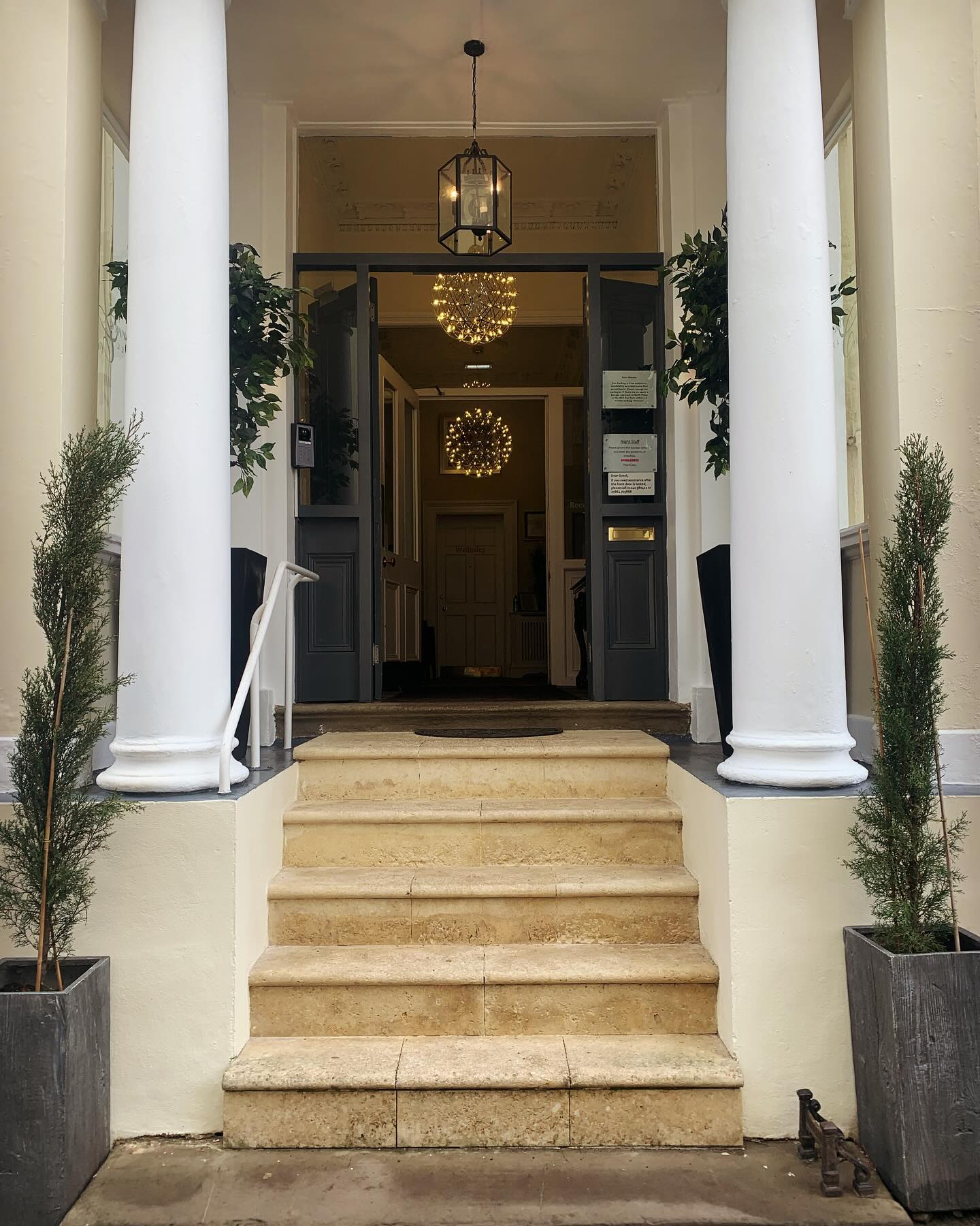 Boutique Hotel Cheltenham | entrance